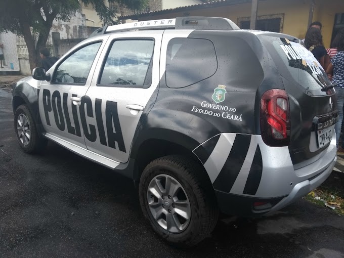 Veículo com adesivos da Polícia Militar é apreendido no Montese
