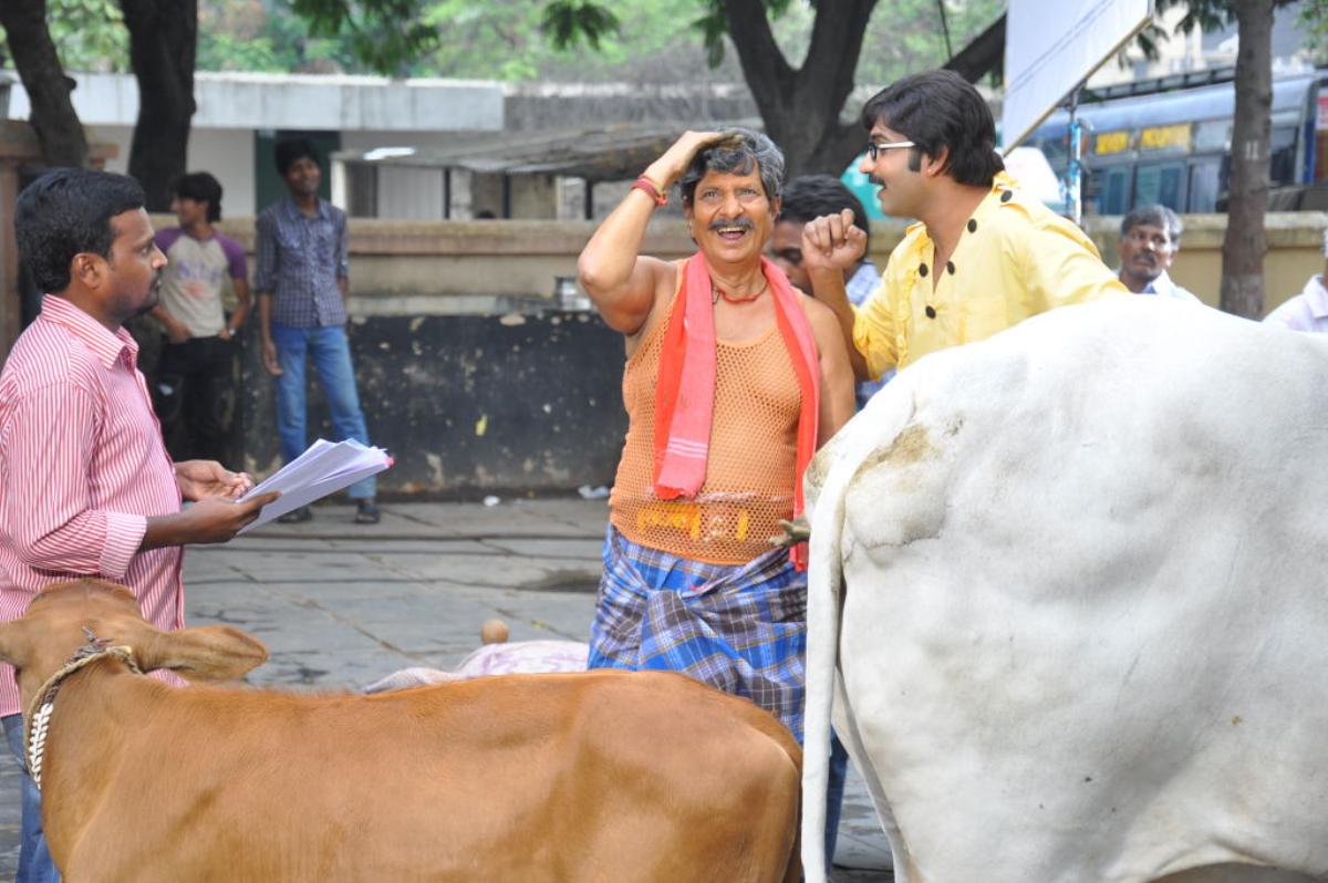 143 Movie Stills, Taraka Ratna Mike Testing 143 Movie Photo ...