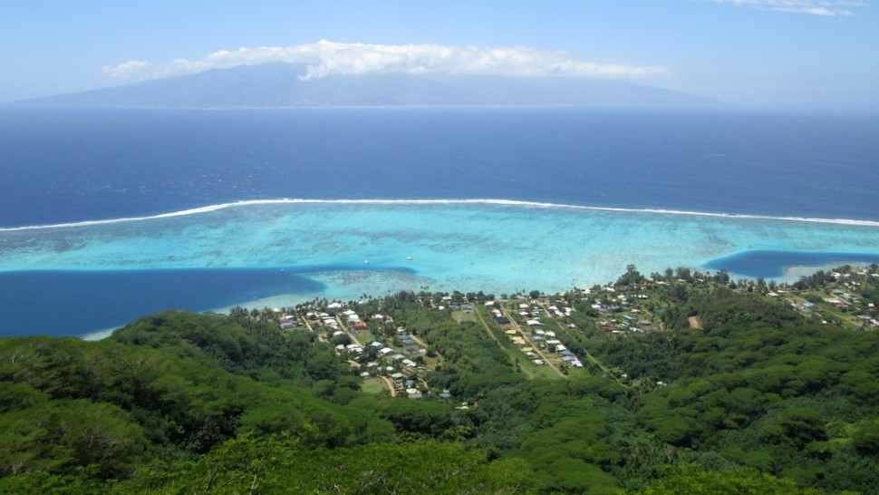 Panorama sur Tahiti depuis le belvedere de Vaiare à Moorea