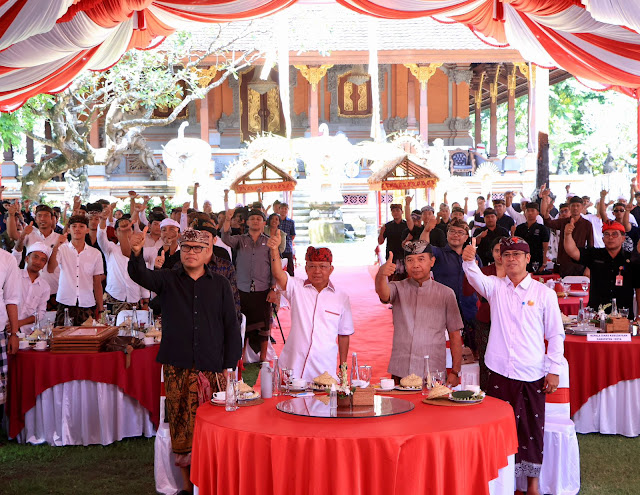  Gubernur Bali Wayan Koster Serahkan Hadiah Lomba Ogoh Ogoh Kabupaten Kota Se-Bali