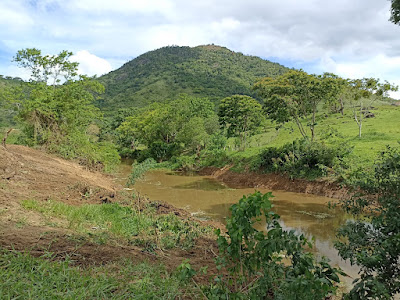 ITORORÓ: PREFEITURA MUNICIPAL FAZ LIMPEZA DO RIO DO MEIO NO DISTRITO APÓS FORTES CHUVAS