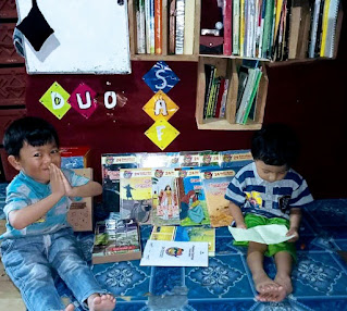 Duo Saf dengan bukunya