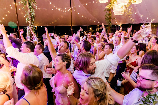 Summer Wedding at Brittland Manor photographed by Maryland Wedding Photographer Heather Ryan Photography