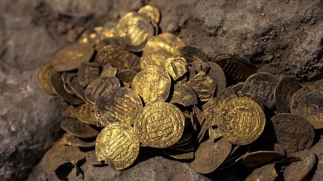 13 hundred year old gold coins of the Muslim era were found in Israel