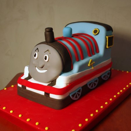 Thomas  Train Birthday Cakes on Accessories Ideas  Birthday Cake Shaped The Train  Thomas Cake