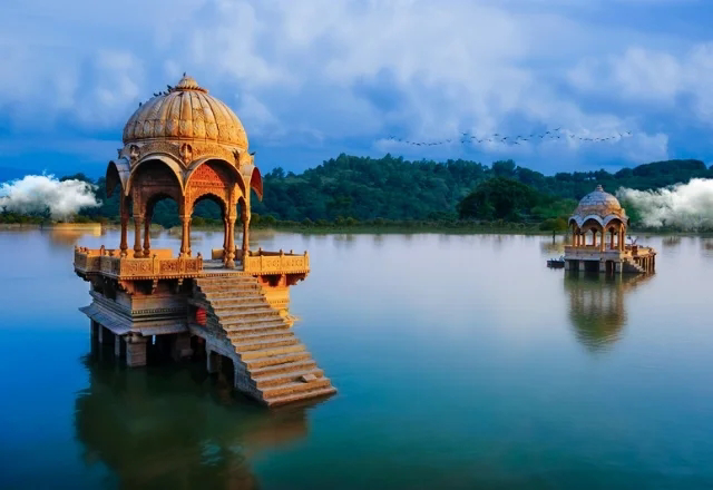 gadisar lake in Jaisalmer in hindi