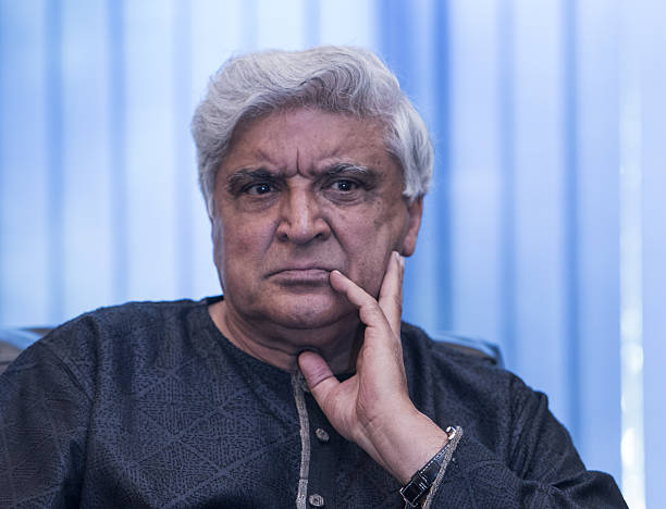 javed akhtar shayari, javed akhtar gajal, जावेद अख्तर शायरी, javed akhtar gajal, javed akhtar quotes, जीना मुश्किल है कि आसान ज़रा देख तो लो, quotes