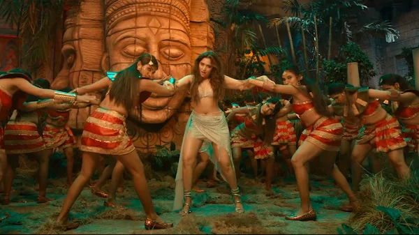 Tamannaah and Raashii Khanna Sizzling Hot Moves from Aranmanai 4 Achacho Song