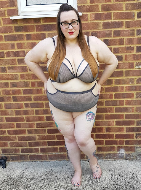 New Look Curves Plus size underwear review - fishnet and strapping set