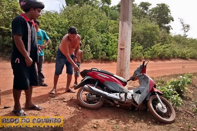 Homem fica ferido após perder controle de moto e bater em poste na zona rural de Cocal