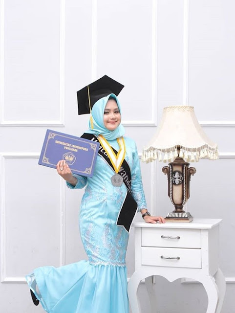 model hijab wisuda untuk pipi tembem terbaru