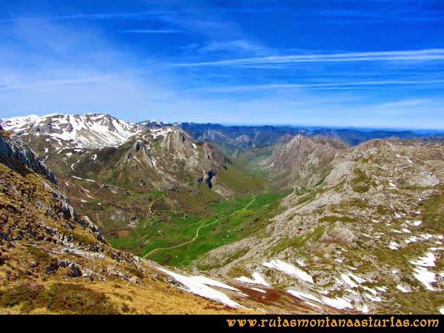 Ruta Farrapona, Albos, Calabazosa: Vista al Valle del Lago