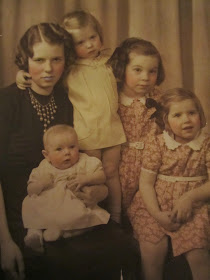 Climbing My Family Tree: Mabel LeRe Erwin Snyder and her girls (Barbara is to the right of the girl in yellow)