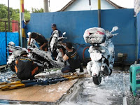 Musim Hujan, Steam Motor Ngais Rejeki