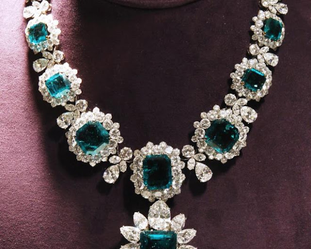 bulgari emerald and gold jewelry