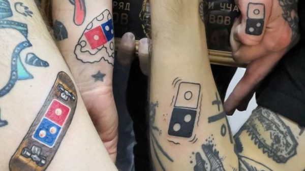 Domino's-Pizza-Rusia-promo-pizza-gratis-por-tatuarse-su-logo