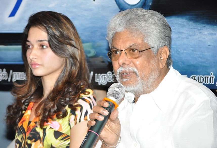 [editor-mohan-thillalangadi-press-meet-4.jpg]