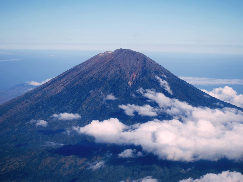 Pendakian Gunung  Agung  3 142 mdpl via Pura Besakih