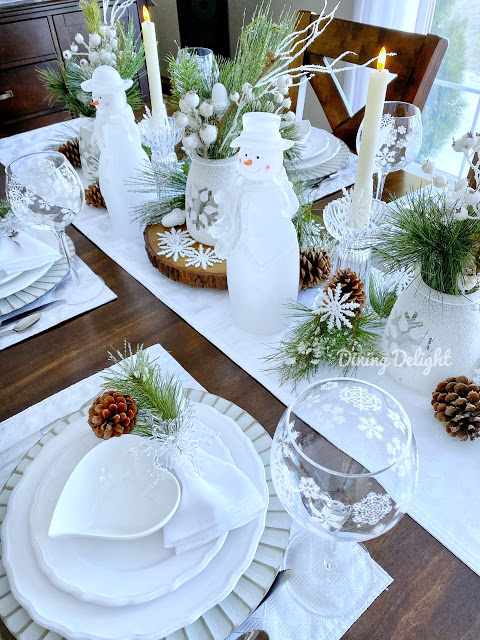 Winter Whites and Frosty Green Tablescape.