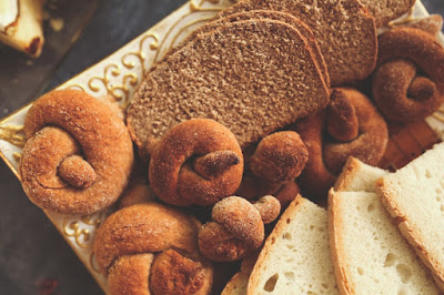 Examples of Carbohydrates like Brown Breads, Rolls, Loaves