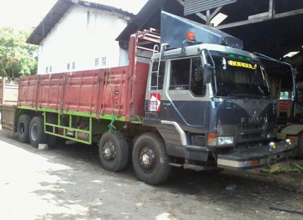 1999 Mitsubishi Fuso  Trinton built up Mobil Bekas  