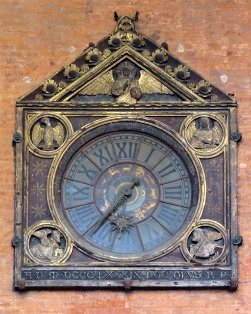 Clock by Alfonso Rubbiani and Alfredo Tartarini, Palazzo della Mercanzia, Piazza della Mercanzia, Bologna