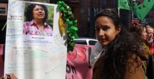 Hija de Berta: “La empresa pagó a los sicarios que mataron a mi madre”