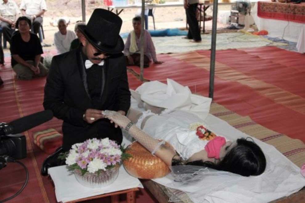 Las bodas con muertos