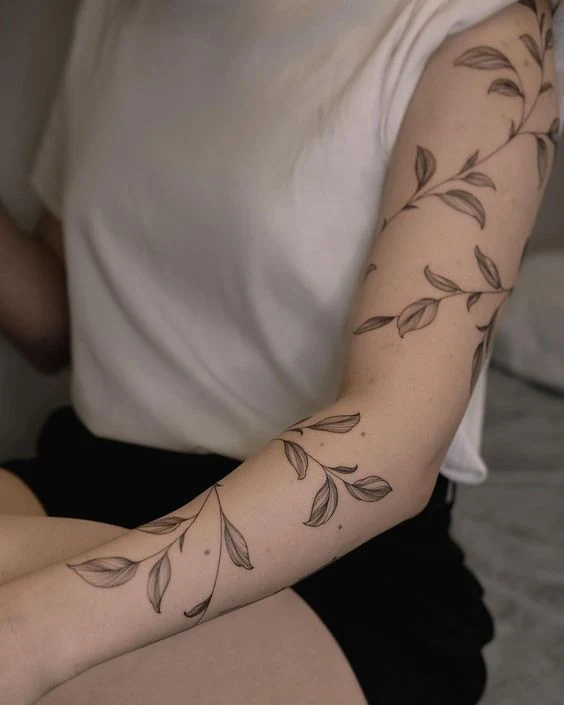 tatuajes de enredaderas para mujeres