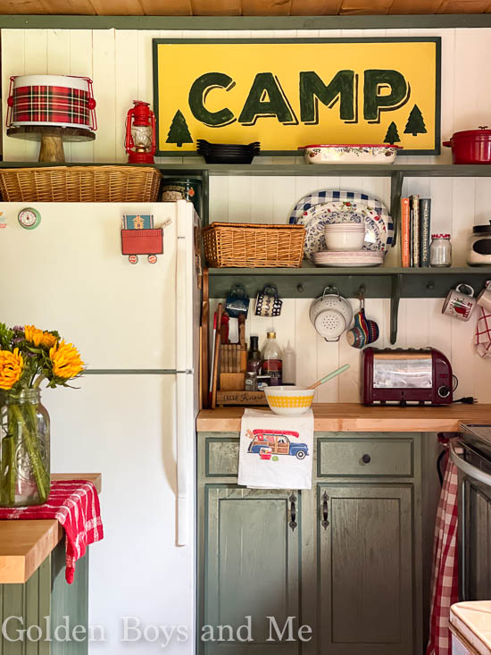 Cabin kitchen with farmhouse sink - www.goldenboysandme.com