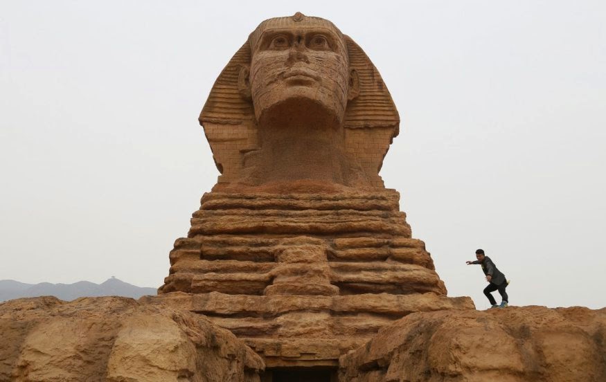 Replika Sphinx Dari Mesir