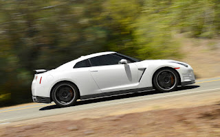 Nissan Gtr R35 Black Edition Wallpaper