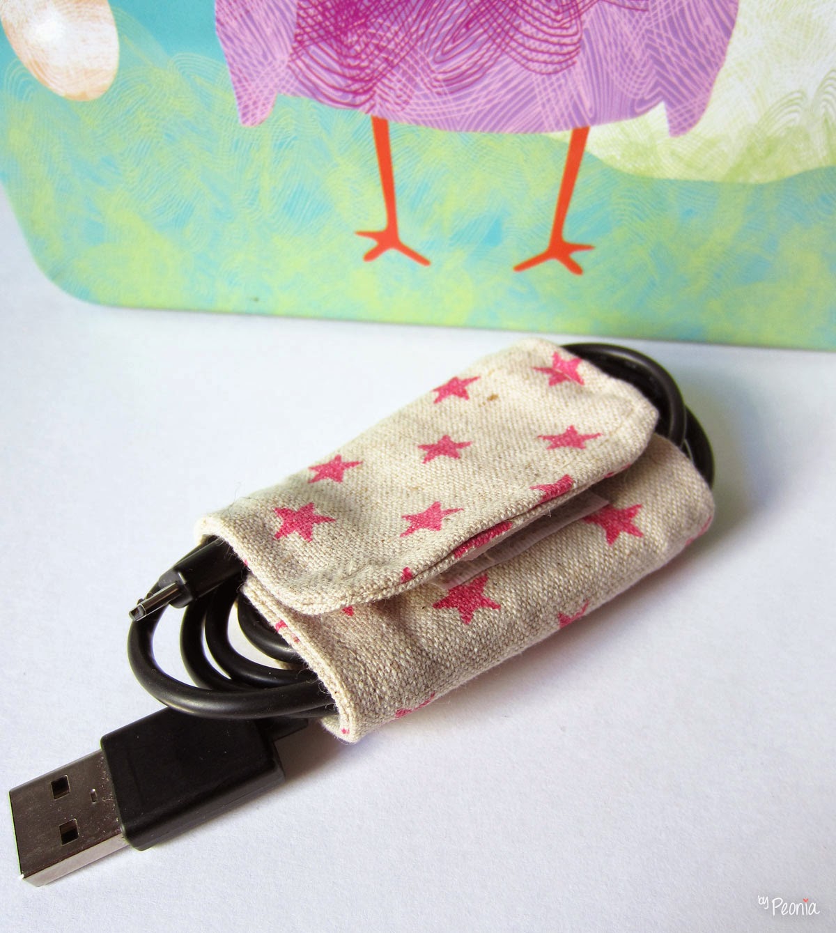 http://bypeonia.blogspot.com.es/2014/03/tutorial-cables-en-orden.html