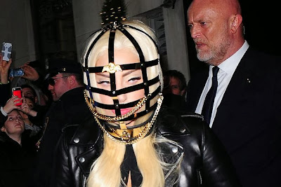 lady gaga maske taktı