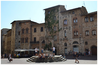 Piazza della Cisterna - San Gimignano - Manhattan Średniowiecza - Toskania - Włochy