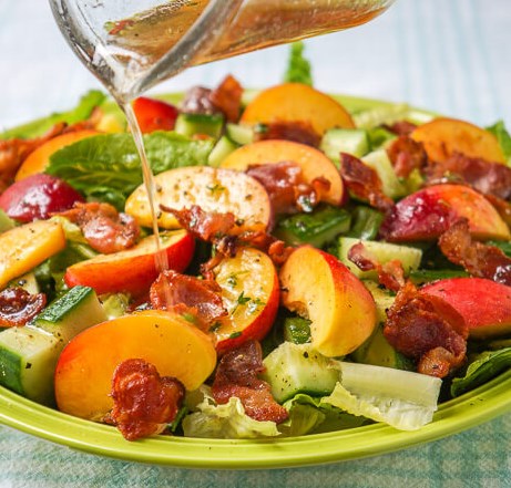 HONEY LEMON VINAIGRETTE ON PEACH BACON SALAD #vegetarian #fruits