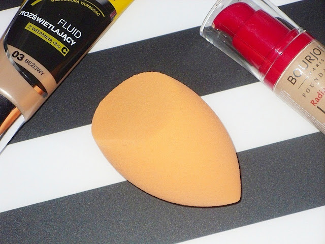 Gąbeczka do makijażu Miracle Complexion Sponge, Real Techniques