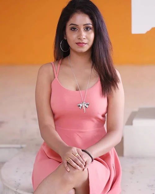 Dakkshi Guttikonda hot photos