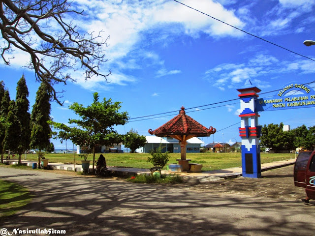 Jalan di dekat Alun-alun Karimunjawa