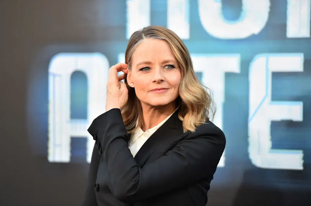 Jodie Foster still for Golden Globes site.