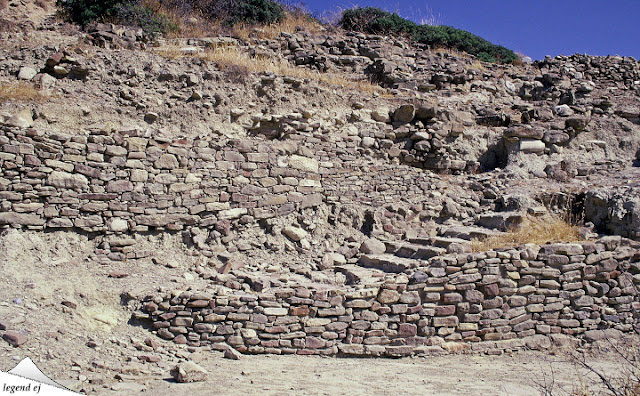 ミノア文明・ミルトス・ピルゴス遺跡・周回道路の石段 Minoan Steps, Myrtos-Pirgos／©legend ej