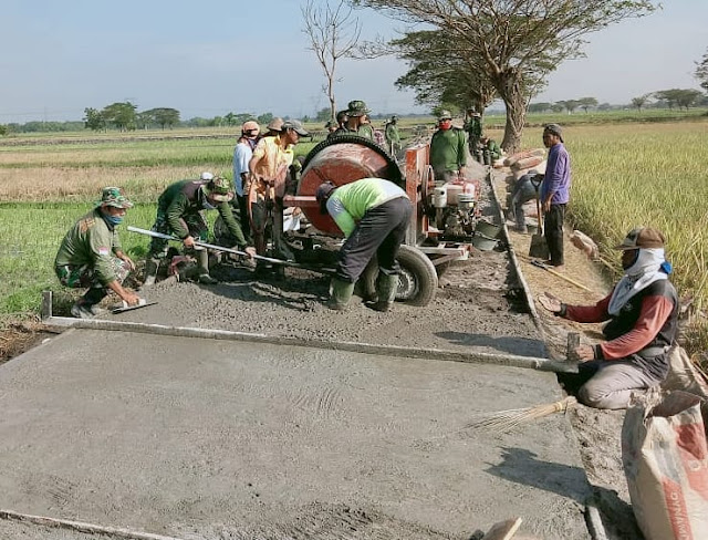 Senyum Merona Anak Sawahan Menyambut Karya Bakti Mandiri Klaten Bersinar