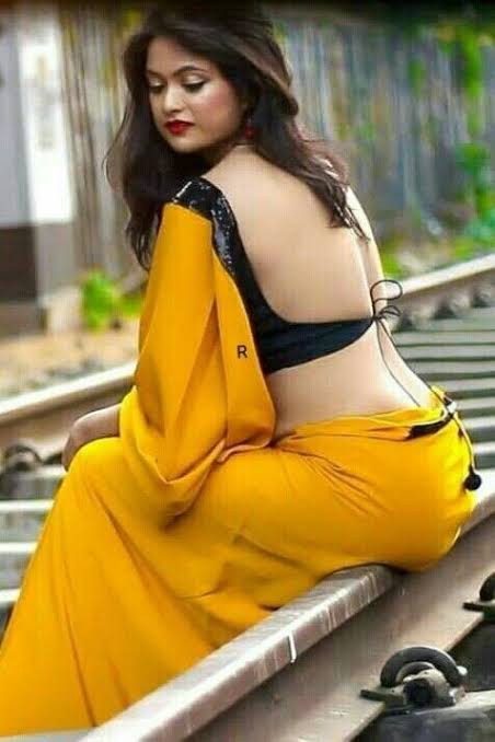 Beautiful Desi Hot girls with saree.