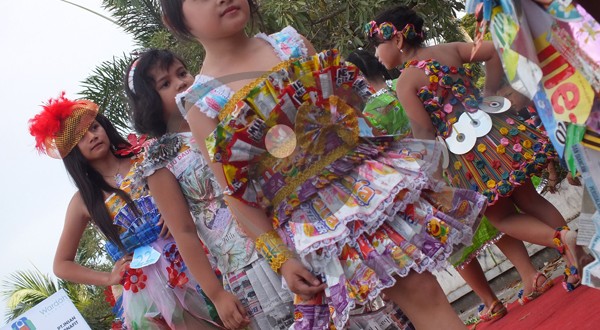 Recycling Fashion Contest Dari Barang Bekas DENDY 