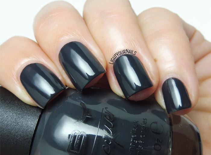 Smalto grigio scuro laccato Faby Fearless dark grey creme nail polish #faby #lightyournails