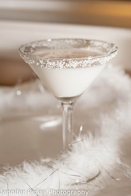 snow white chocolate martini, christmas cocktail, vanilla vodka, white creme de cacao, Godiva white chocolate liqueur