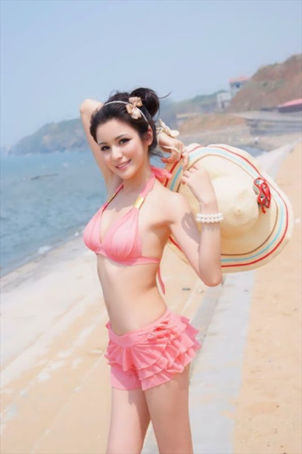 Chinese Celeb Model Yang Qian Qian