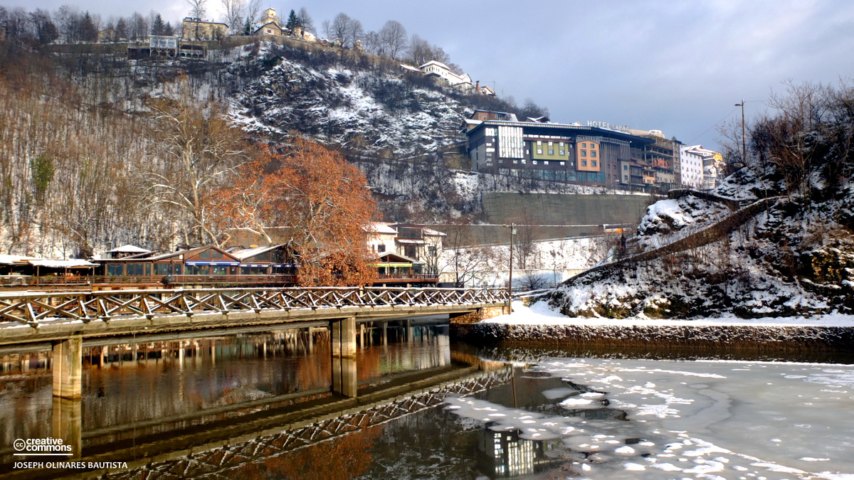Shades of autumn and winter. Sarajevo, Bosnia and Herzegovina. / Photo by: Joseph Bautista. A free stock photo licensed under Creative Commons.
