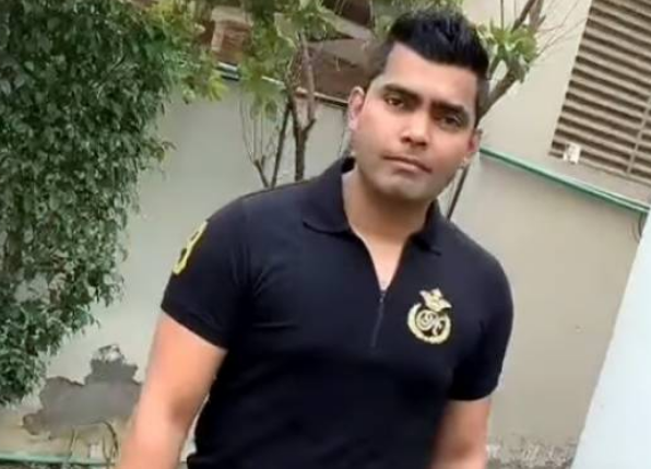 ’دی کنگ از بیک‘ پابندی کی سزا میں کمی کے بعد عمر اکمل کی پہلی ’دبنگ‘ ویڈیو، سوشل میڈیا پر ’تھرتھلی‘ مچا دی
