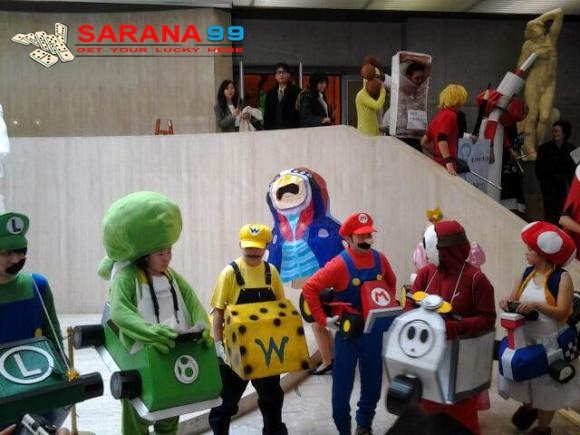 SARANA99 - COSPLAY MASSAL PERAYAAN KELULUSAN DI UNIVERSITAS JEPANG